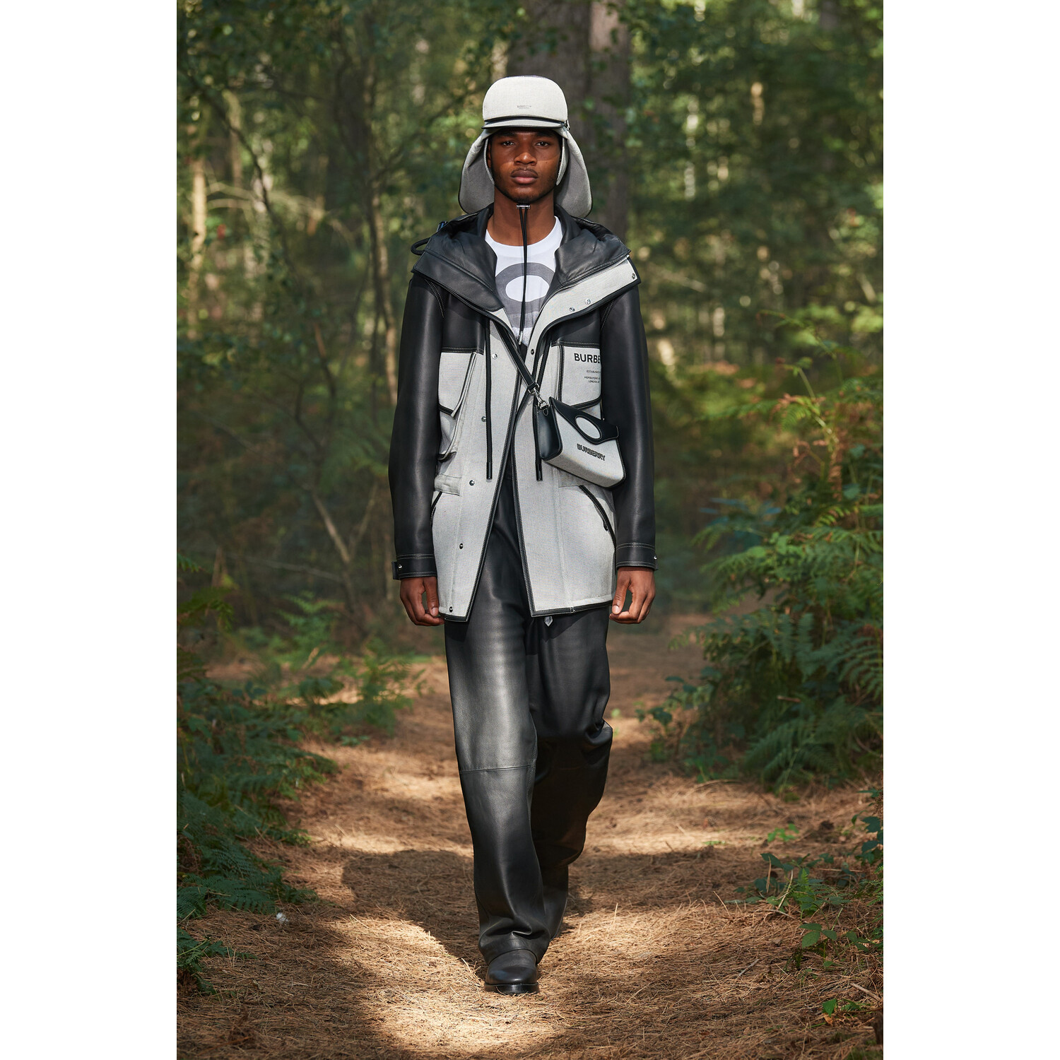 Фото Burberry Spring 2021 Collection / Коллекция Burberry весна-лето 2021