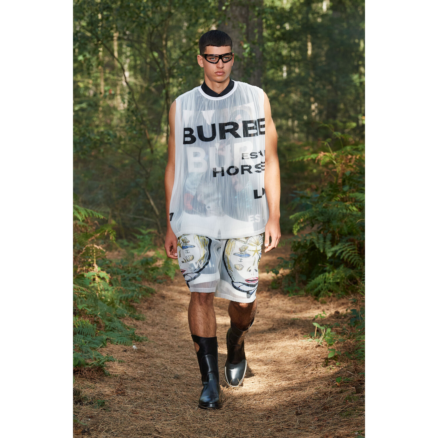 Фото Burberry Spring 2021 Collection / Коллекция Burberry весна-лето 2021