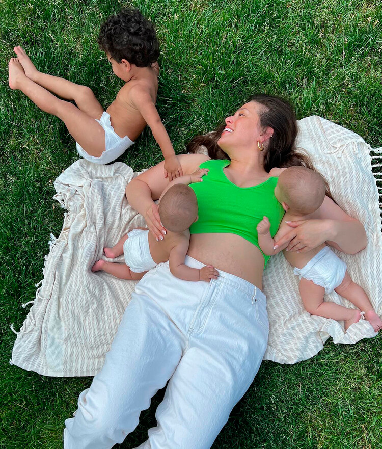 Эшли Грэм с детьми