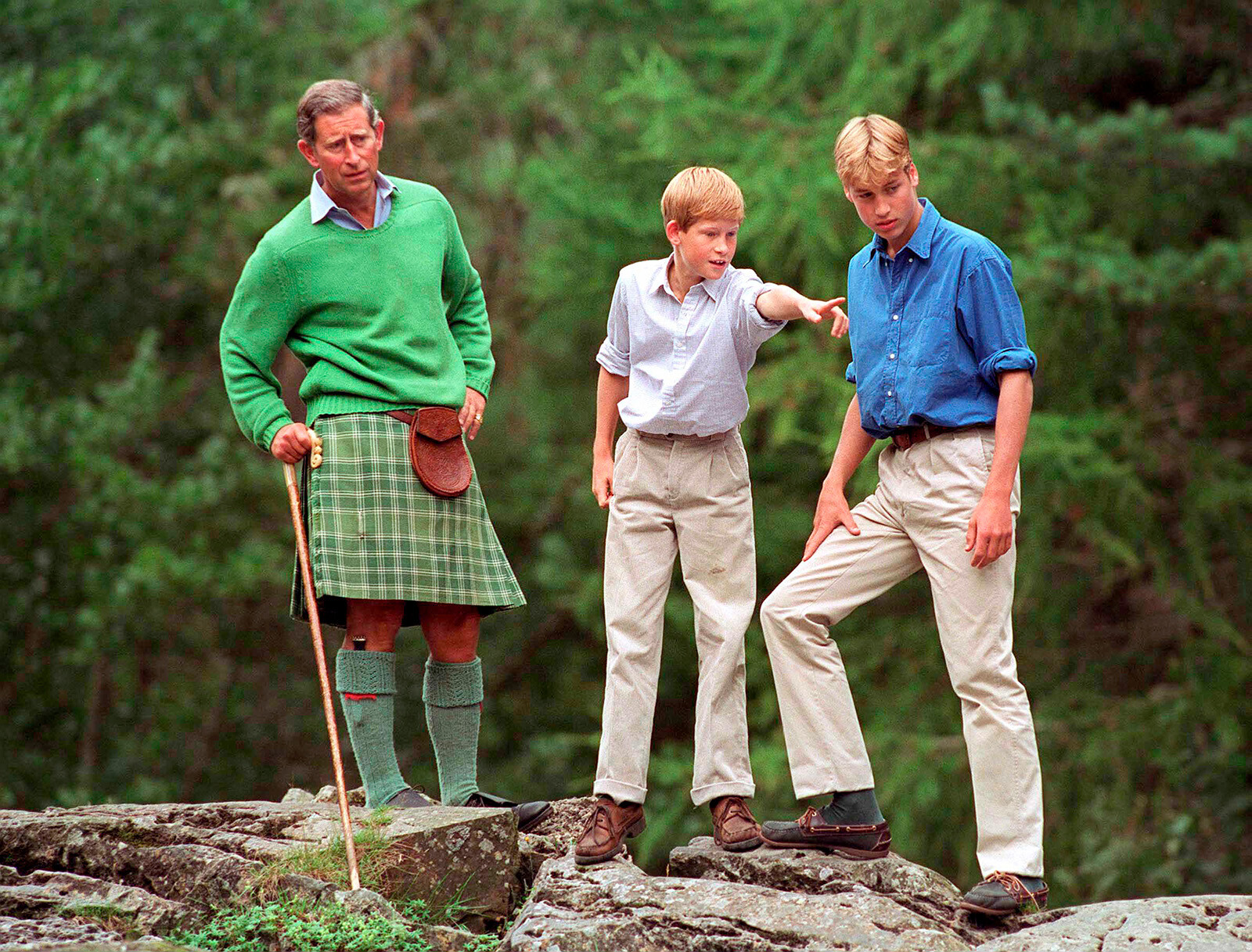 Карл III с сыновьями Уильямом и Гарри в подростковом возрасте