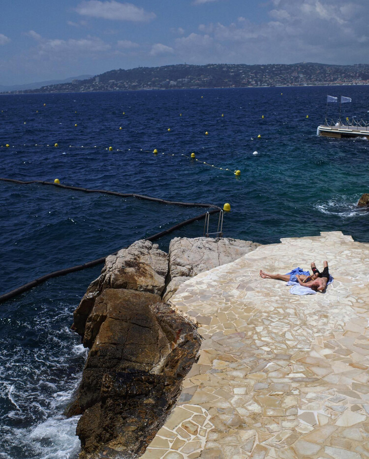 Белла Хадид со своим бойфрендом Марком Калманом на курорте Сен-Барт, 2022