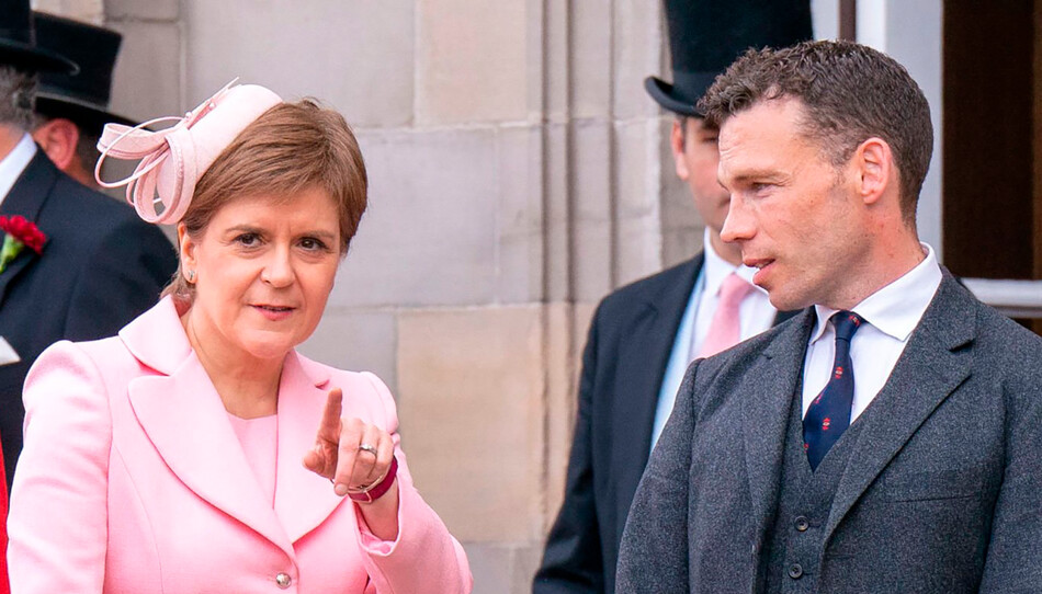 Мы ещё посмотрим кто кого Королева Елизавета II встретилась с лидером Шотландии, призывающим к свержению монархии