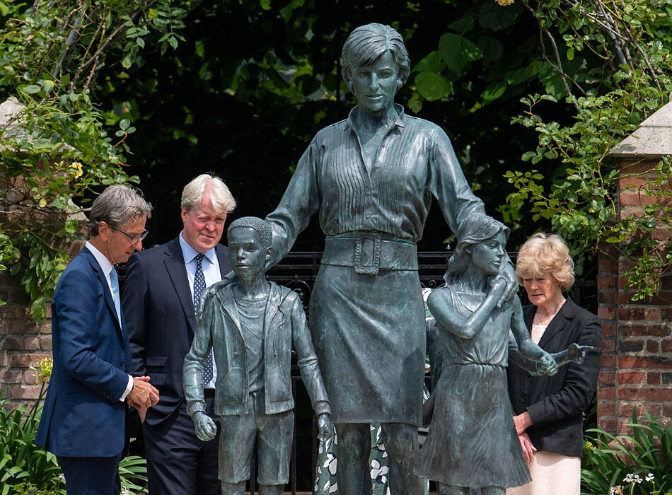 Ян Рэнк-Бродли, граф Чарльз Спенсер и леди Сара Маккоркодейл