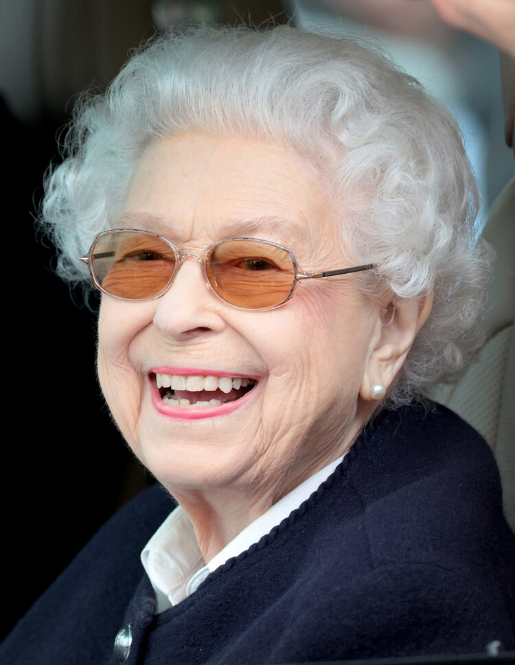 Стилист королевы раскрыла гламурную тайну монарха! Стало известно каким брендом губной помады пользуется Елизавета II