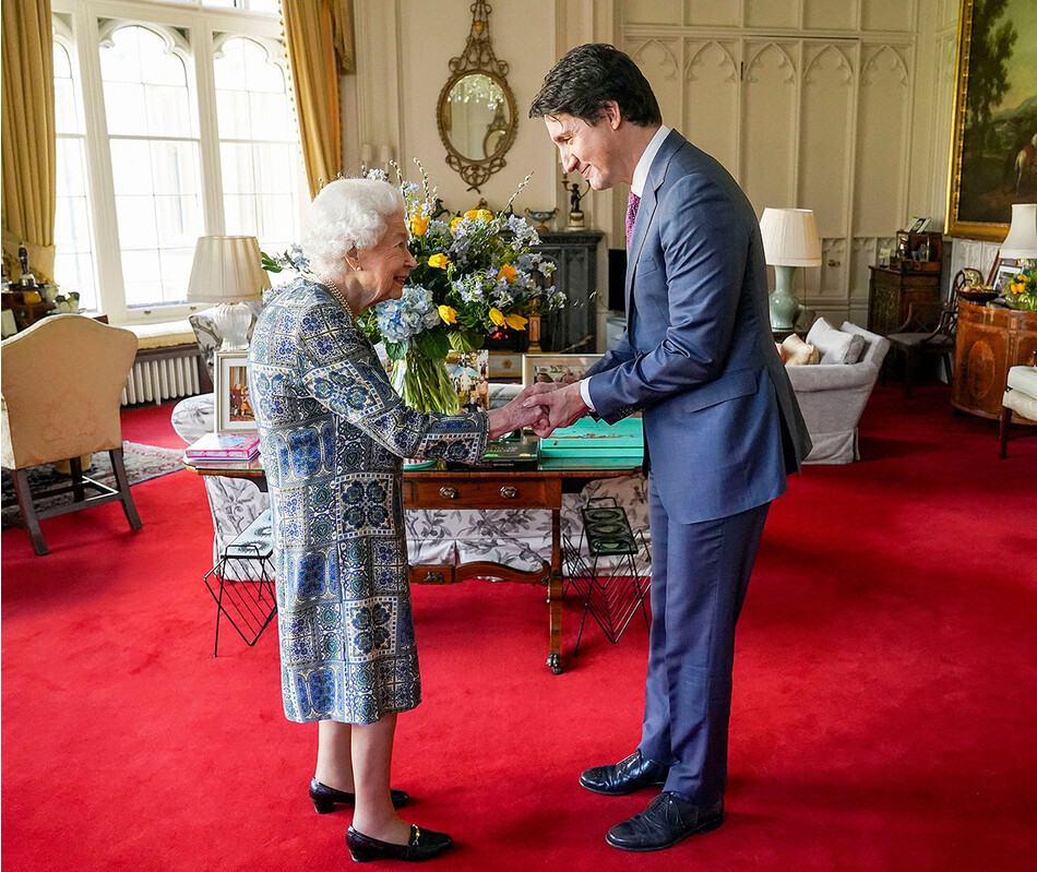 Елизавета II провела первую личную аудиенцию с Джастином Тюдо после выздоровления от COVID-19