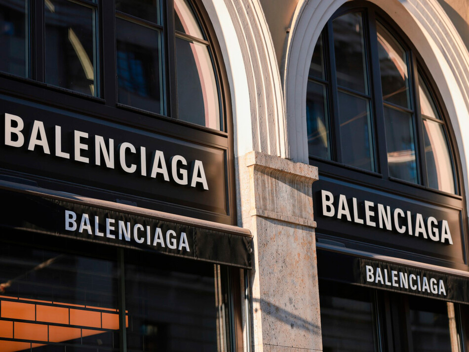 Balenciaga не будет судиться из-за скандальной рекламной кампании с детьми