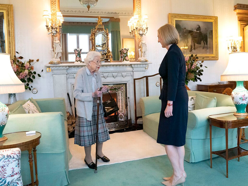 Королева Елизавета II и Лиз Трасс