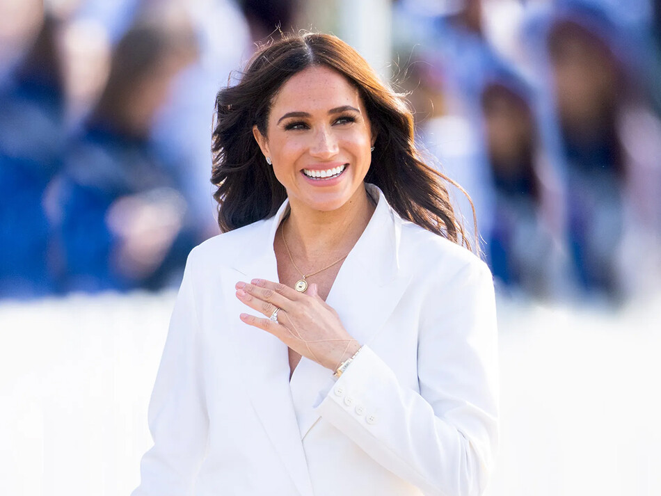 Почему Меган Маркл носит три обручальных кольца?