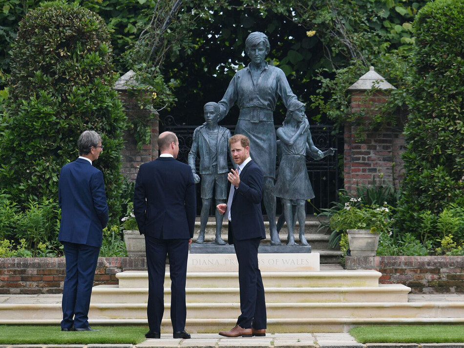 Принц Уильям и принц Гарри на открытие памятника принцессе Дианы