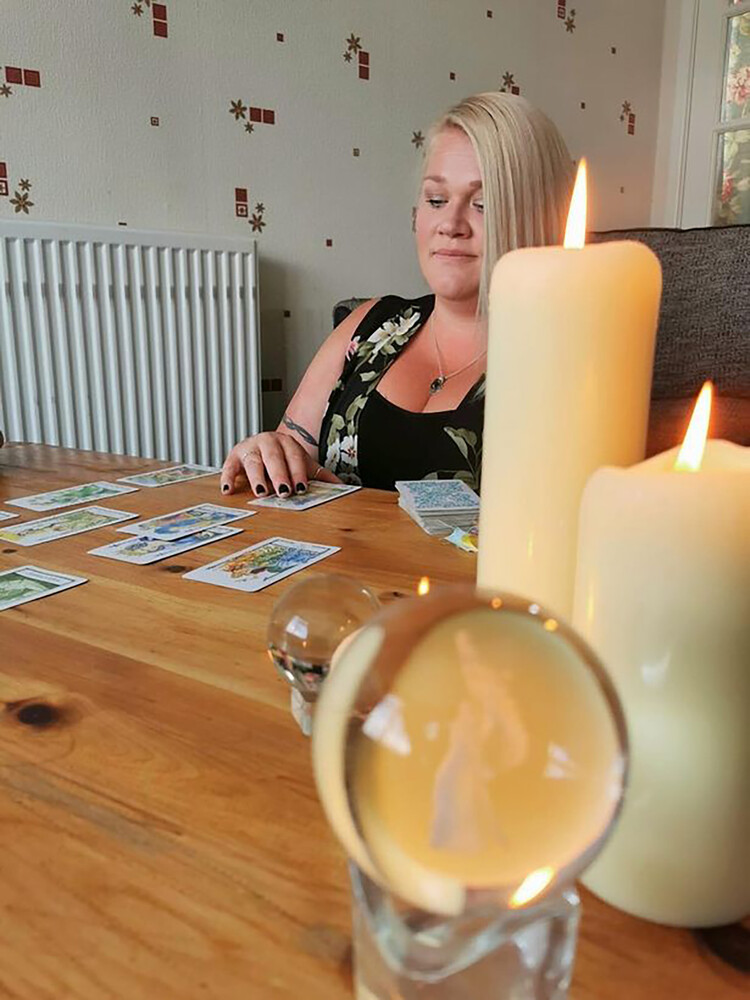 Экстрасенс Роксана Фёрнивал