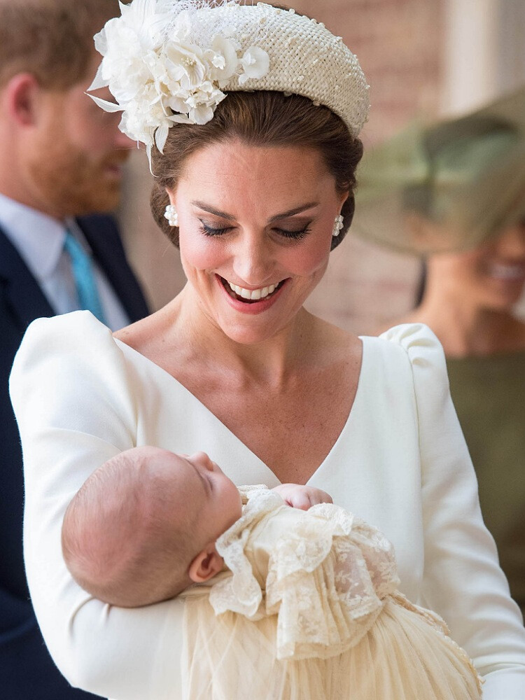 Кейт Миддлтон с сыном принцем Луи