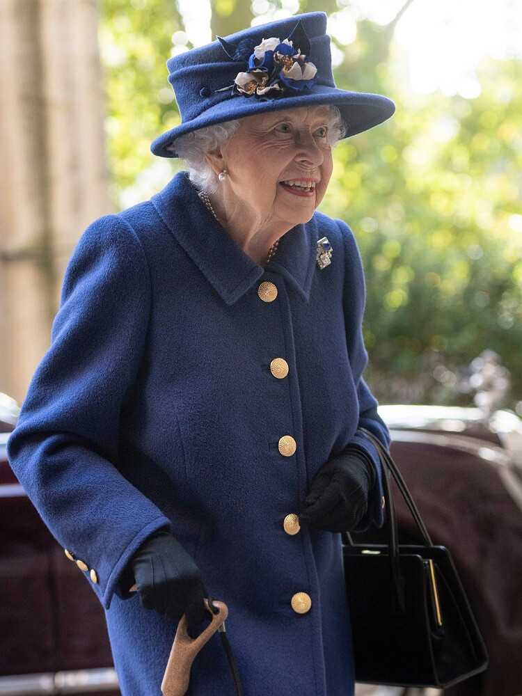 Королеве Елизавете II рекомендовали завязать с алкоголем