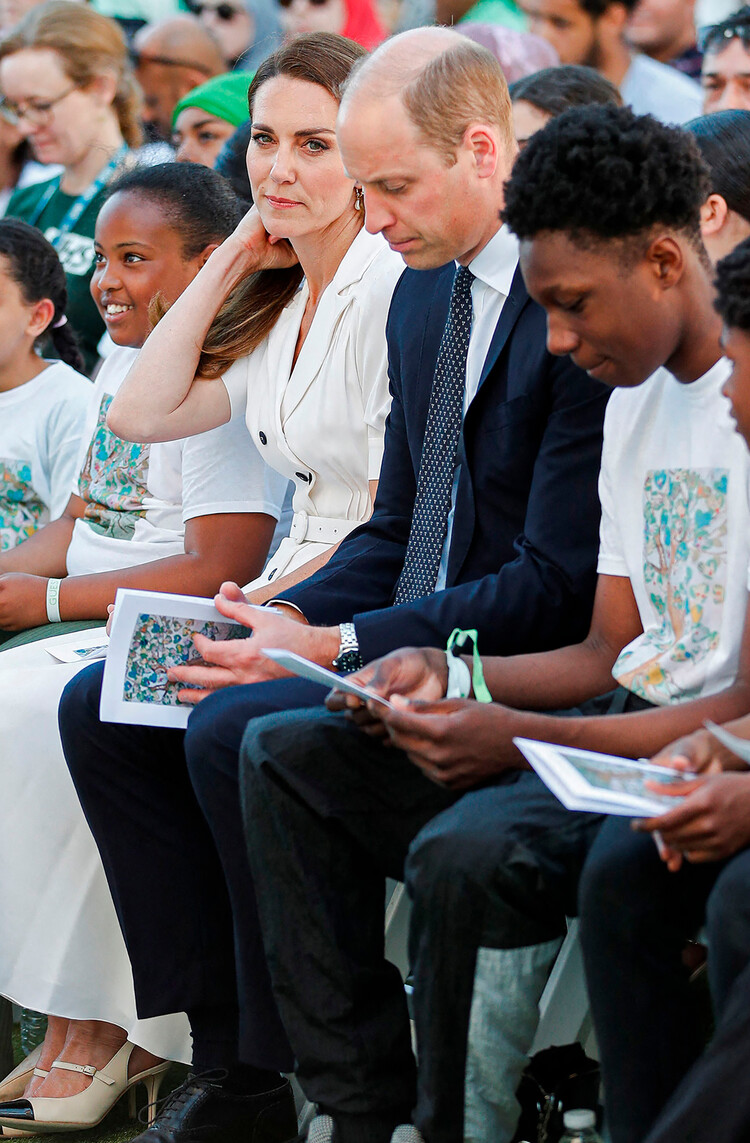 Герцогиня Кэтрин с принцем Уильямом присутствуют на поминальной службе у подножия Гренфелл-Тауэр в Лондоне, 14 июня 2022 года