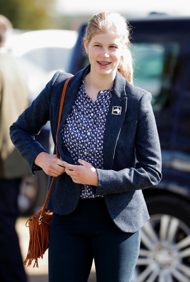 Леди Луиза Виндзор присутствует на скачках Land Rover Burghley Horse Trials в Burghley House 8 сентября 2019 года в Стэмфорде, Англия