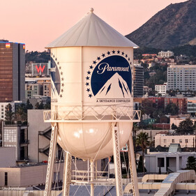 В Disney с интересом наблюдают за борьбой Netflix и Paramount за Warner Bros.