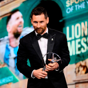 Лионель Месси теперь самый титулованный футболист в истории