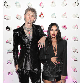 Меган Фокс и её бойфренд делают парный дерзкий маникюр