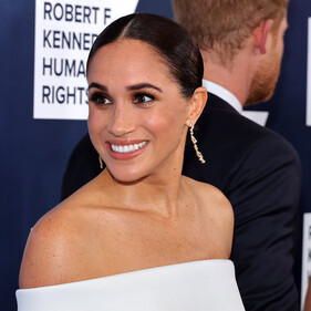 Почему принц Гарри запретил Меган Маркл улыбаться папарацци?