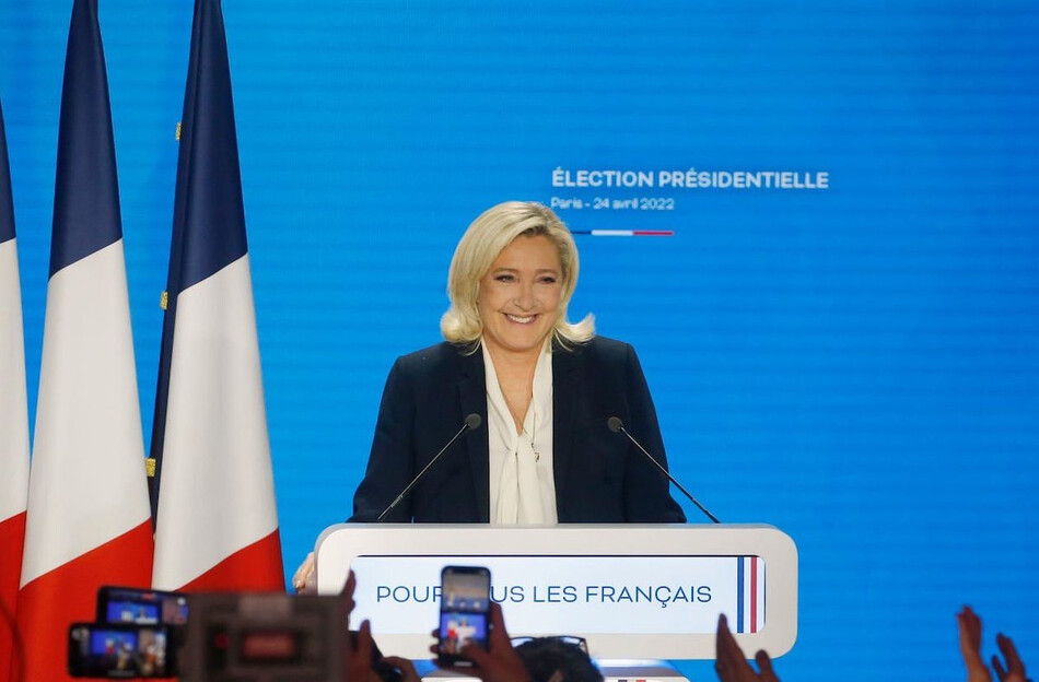 Марин Ле Пен во время ночи выборов с партией «Национальное объединение», 2022