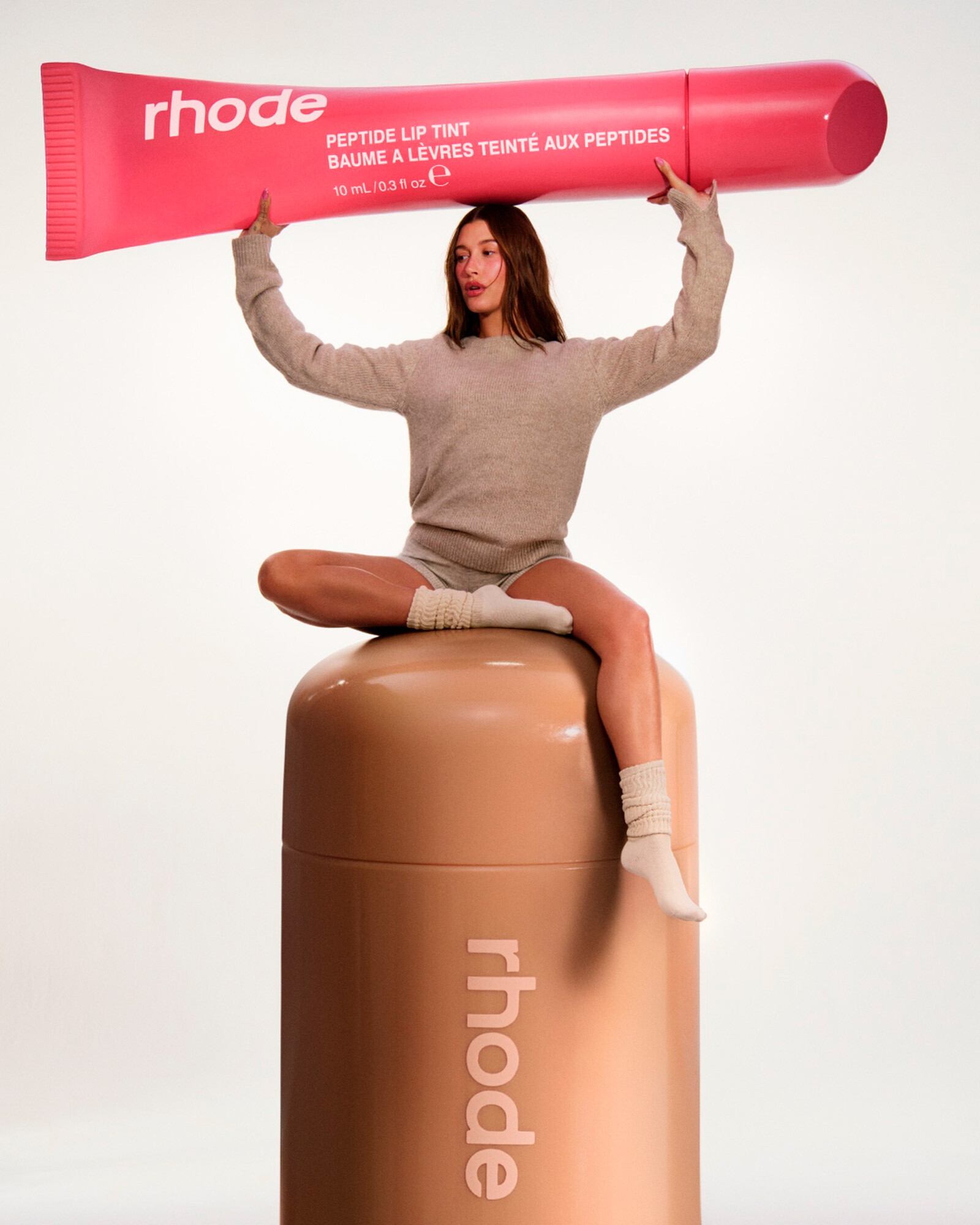 Хейли Бибер для рекламы бренда Rhode