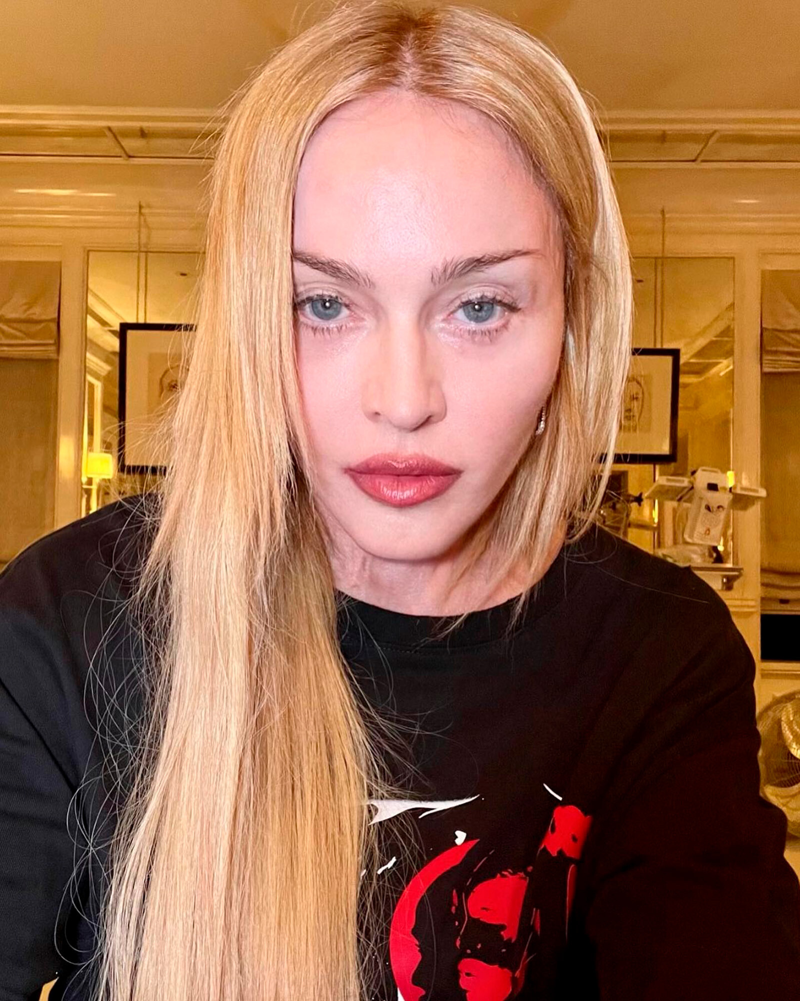 Мадонна наконец-то вышла на связь после экстренной госпитализации