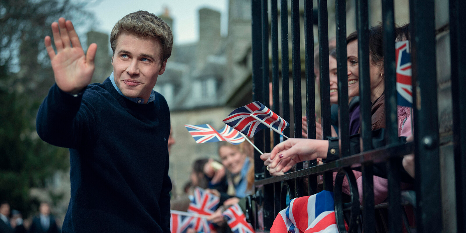 Кадр из сериала «Корона», 2023