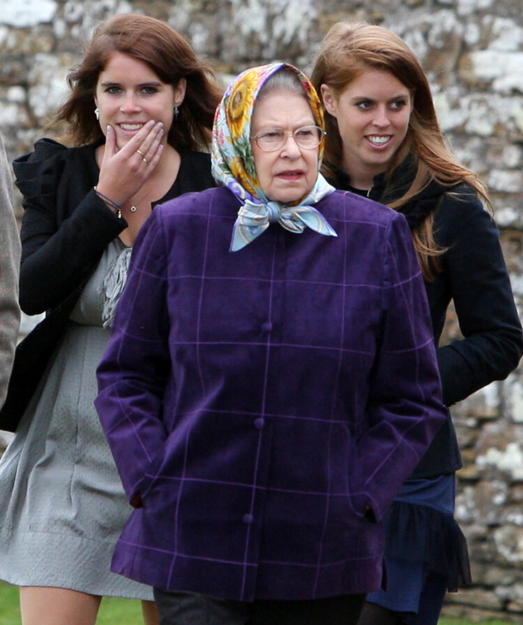 Елизавета II, принцесса Евгении и принцесса Беатрис