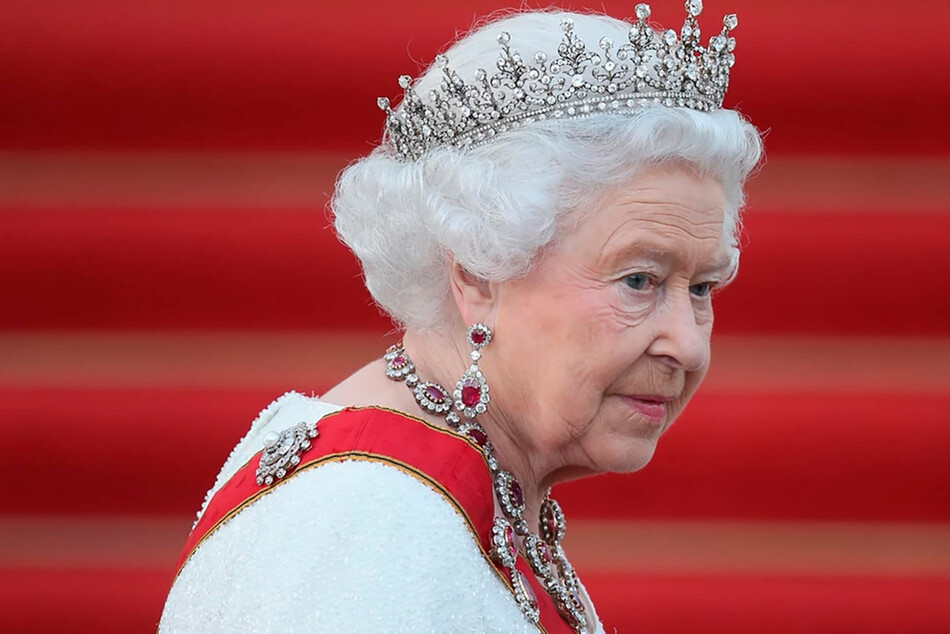 Королева Елизавета II приняла участие в государственном банкете во второй день четырехдневного государственного визита 24 июня 2015 года в Берлине, Германия