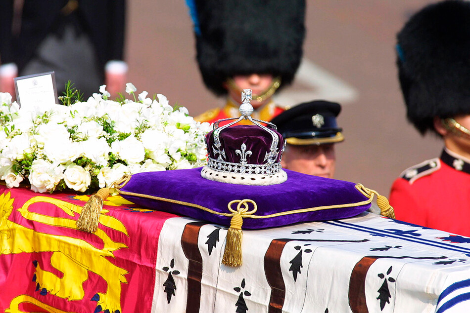 Похороны Её Величества Королевы-матери, Королевы Елизаветы II, Сент-Джеймсский дворец, Лондон 2002