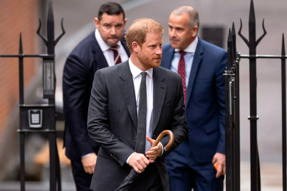 Принц Гарри обвинил прессу и дворец во взломе его телефона