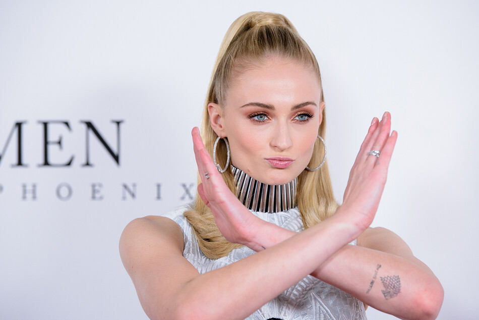 Sophie_Turner_nabrosilas_na_paparatstsi_01_Mainstyle.jpg