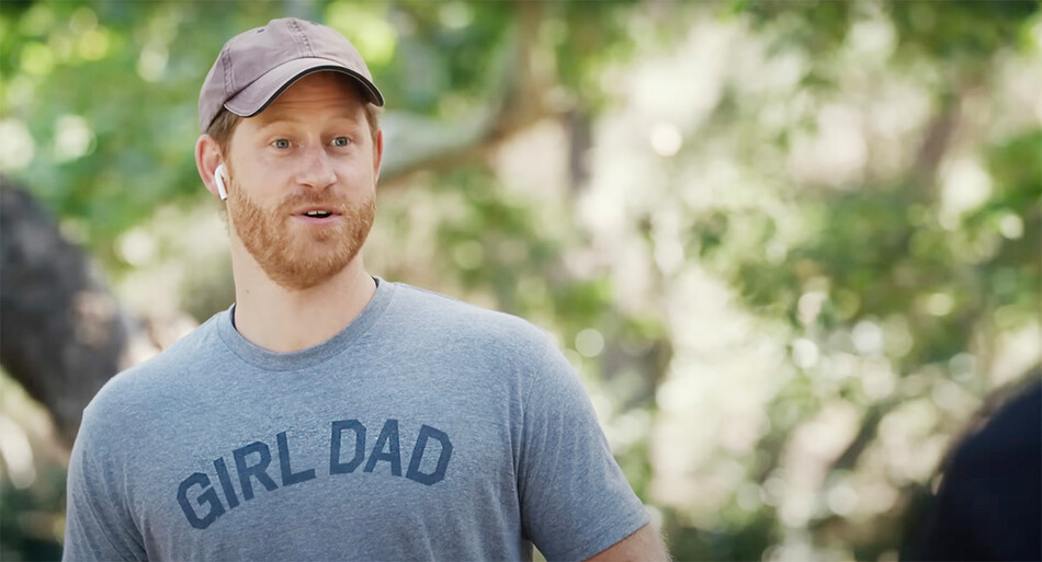 Кто твой папочка? Принц Гарри надел забавную футболку с надписью «Girl Dad», чтобы сделать сюрприз своей дочке — Лилибет