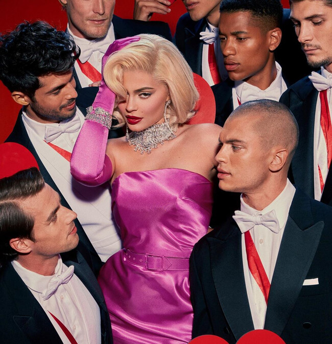 Forbes лишил Кайли Дженнер статуса миллиардерши