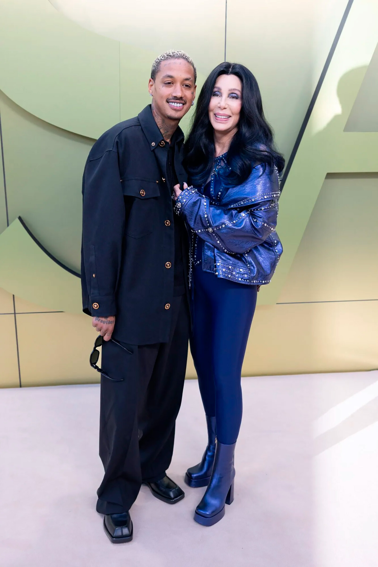 Шер пожаловалась, что ей некомфортно с бойфрендом, который младше её на 40 лет