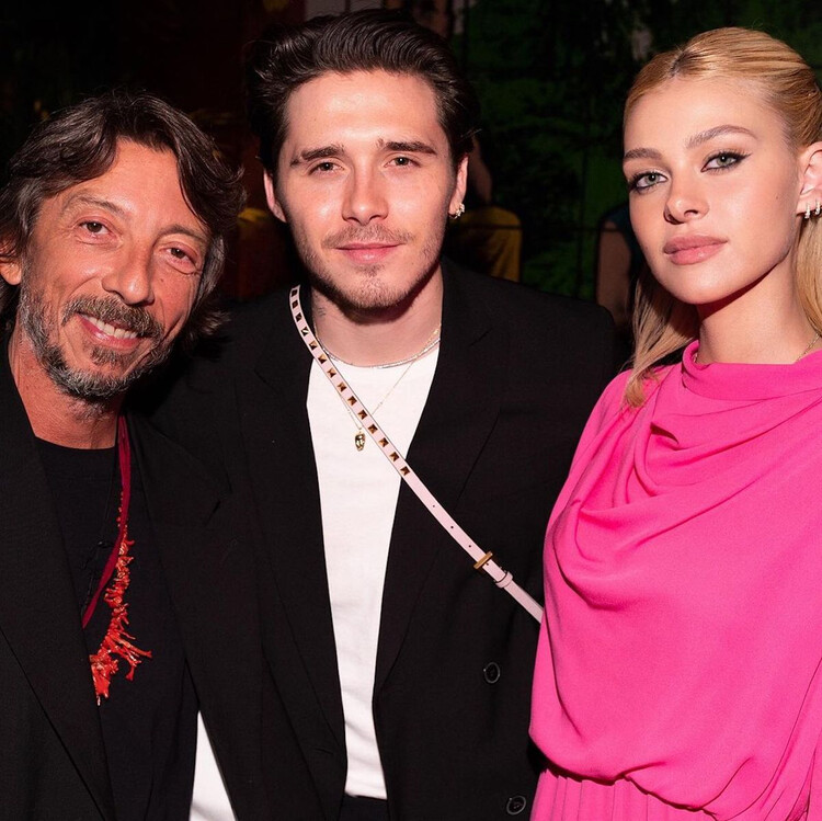 Бруклин Бекхэм и Никола Пельтц в компании Пьерпаоло Пиччоли