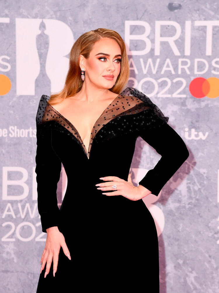 Адель на премии Brit Awards 2022