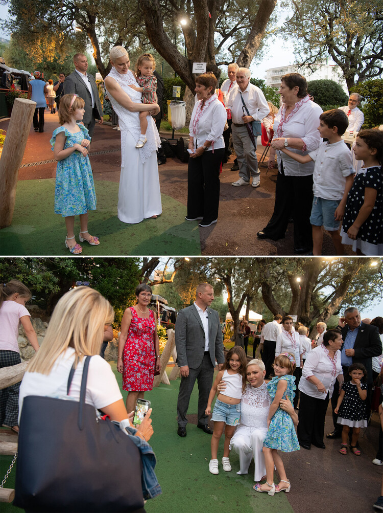 Принцесса Монако Шарлин с дочерью принцессой Габриэллой, графиней Карладес делает селфи с гостями традиционного пикника Монако по случаю завершения лета «U Cavagnetu» в Le Parc Princess Antoinette 03 сентября 2022 года в Монте-Карло, Монако