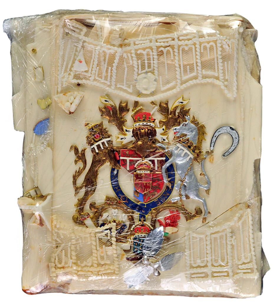 Кусок свадебного торта принца Чарльза и принцессы Дианы 29 июля 1981 года