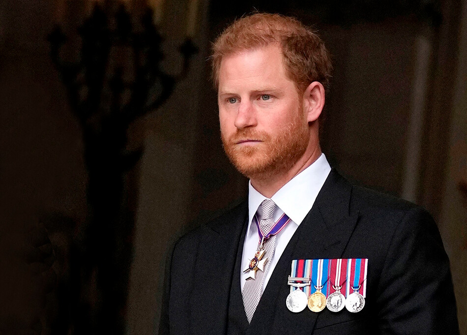 «У Спенсеров сильные гены!»: принц Гарри поразительным образом похож на двоюродных дедушек принцессы Дианы