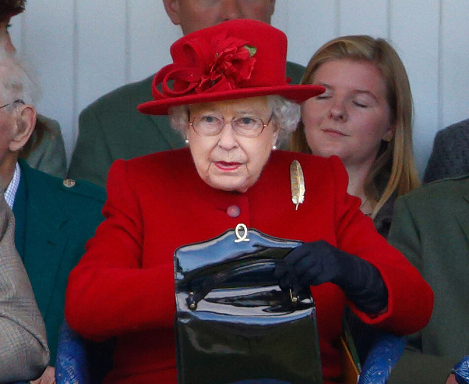 Содержимое сумочки Елизаветы II