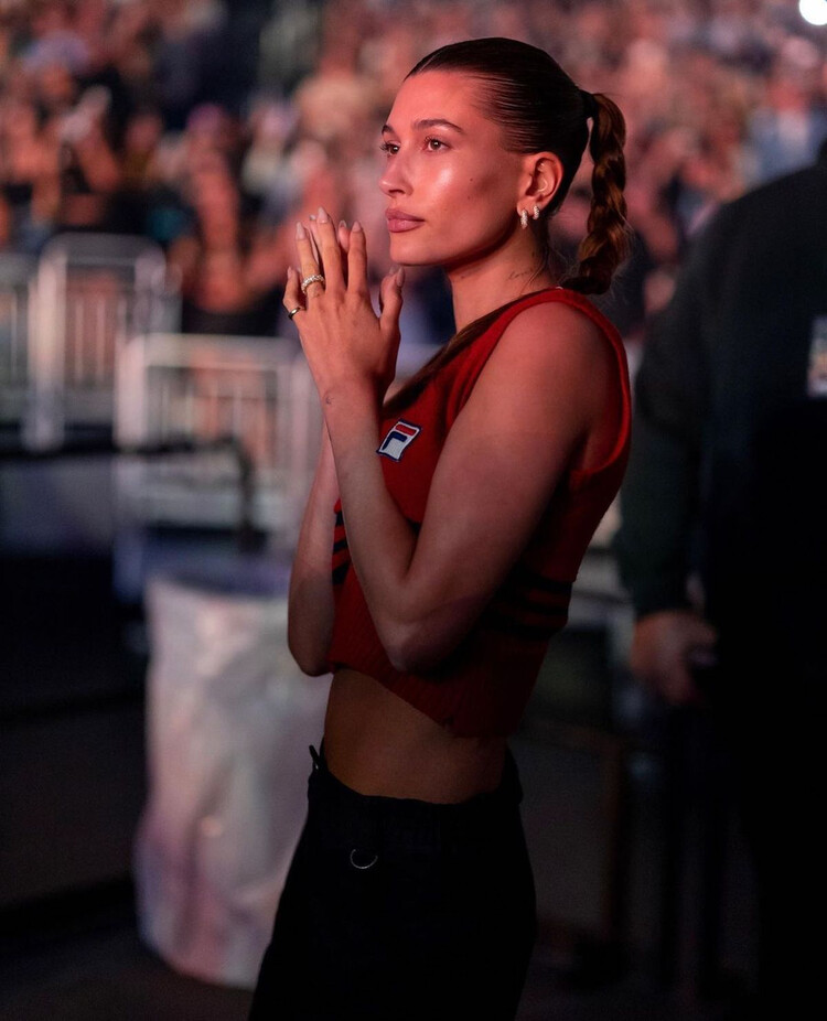 Хейли Бибер в своём Instagram*аккаунте