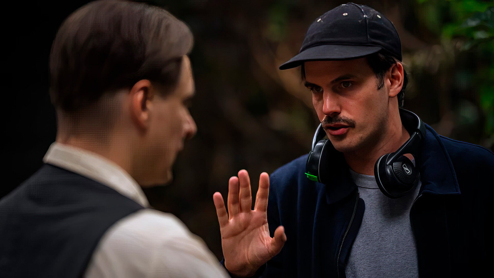 Михаил Локшин во время съёмок фильма Мастер и Маргарита 2024