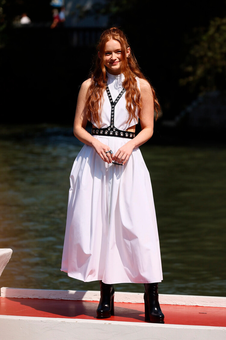 Сэди Синк в Alexander McQueen