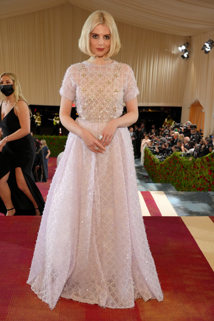 Люси Бойнтон Met Gala 2022
