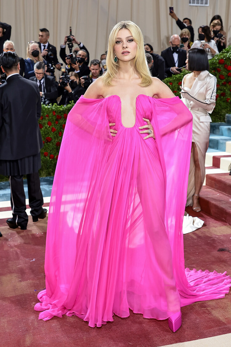 Никола Пельтц Met Gala 2022