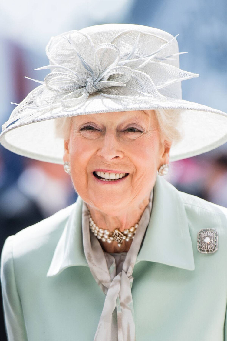 Принцесса Александра, достопочтенная леди Огилви