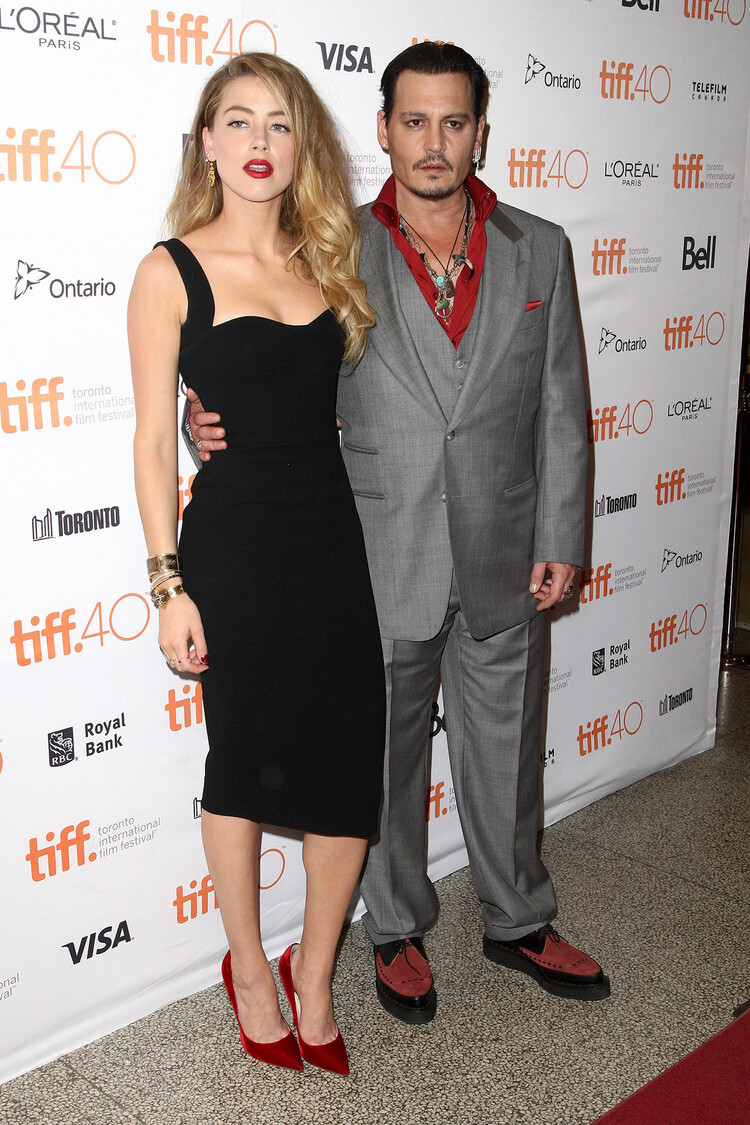 Судья запретил Джонни Деппу и Эмбер Хёрд раздавать автографы или позировать для фото на время слушания