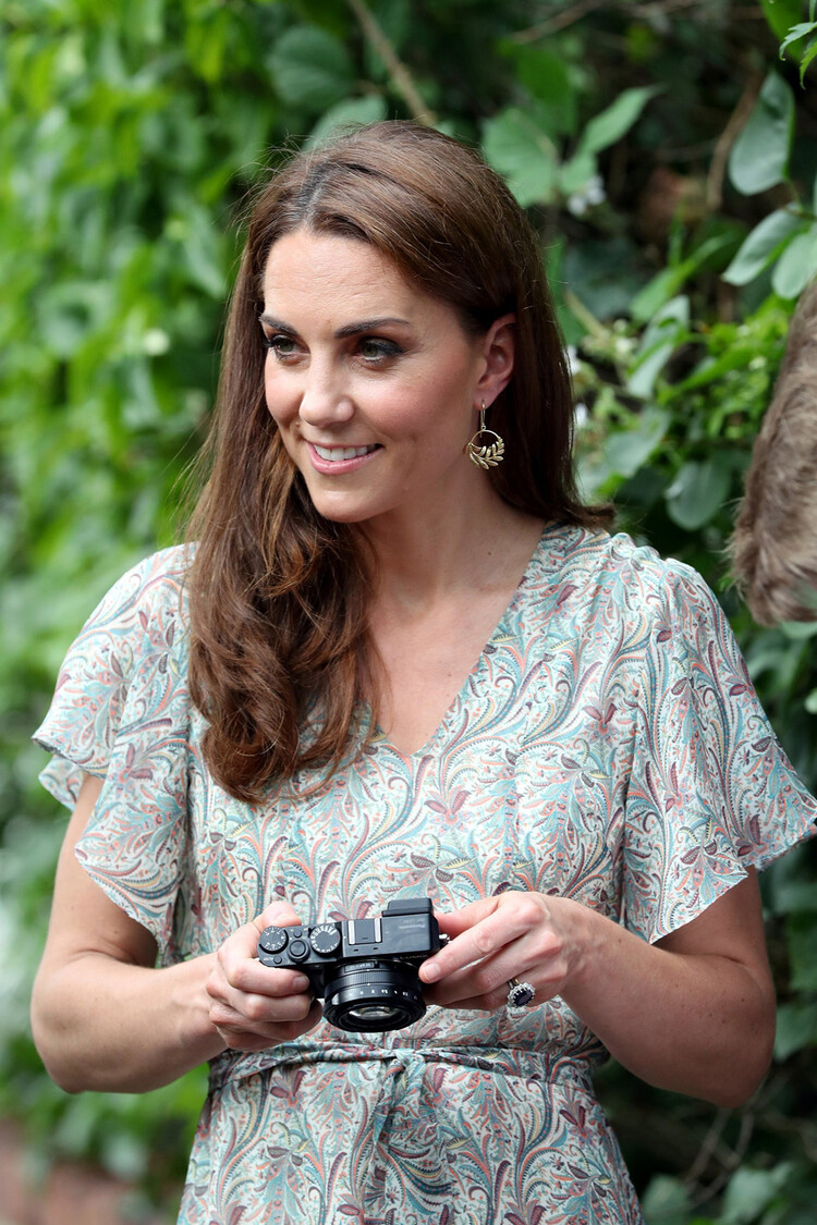 Kate_Middleton_paparatstsi_foto_detey_02_Mainstyle.jpg