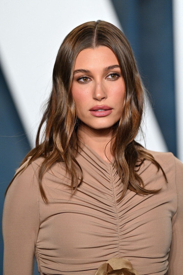 Хейли Бибер назвала приём противозачаточных средств причиной своего микроинсульта