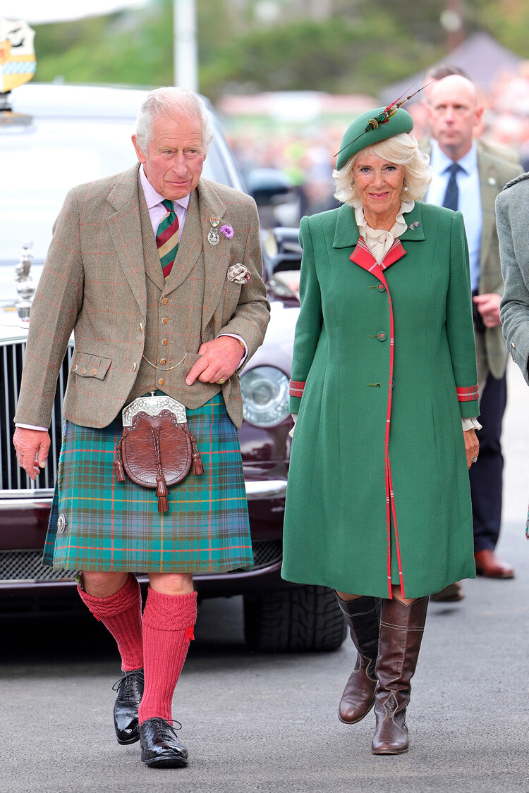 Карл III планирует серию официальных туров по всему миру